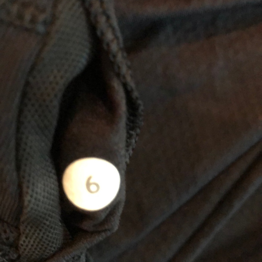 Lululemon size 6 black athleisure tank top - Picture 6 of 6